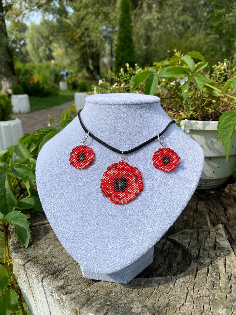 Handmade Beaded Poppy Jewelry Set – Earrings and Pendant with Original Flower Pattern