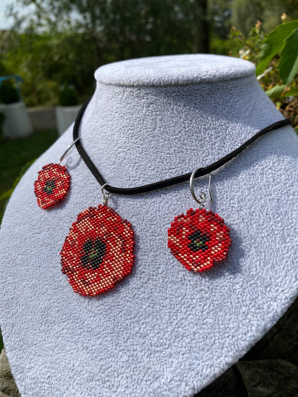 Handmade Beaded Poppy Jewelry Set – Earrings and Pendant with Original Flower Pattern