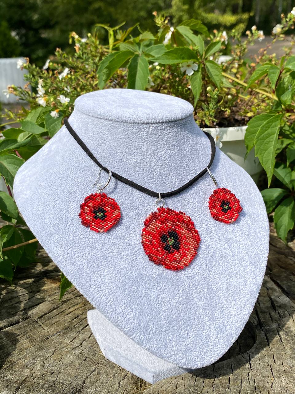 Handmade Beaded Poppy Jewelry Set – Earrings and Pendant with Original Flower Pattern